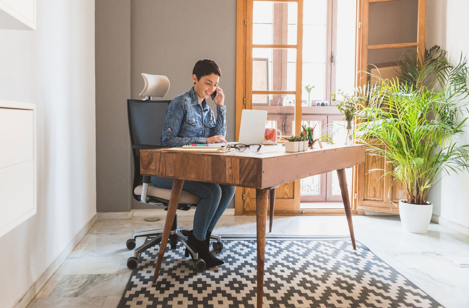 3 Reasons You Work Better on a Large Seat Cushion