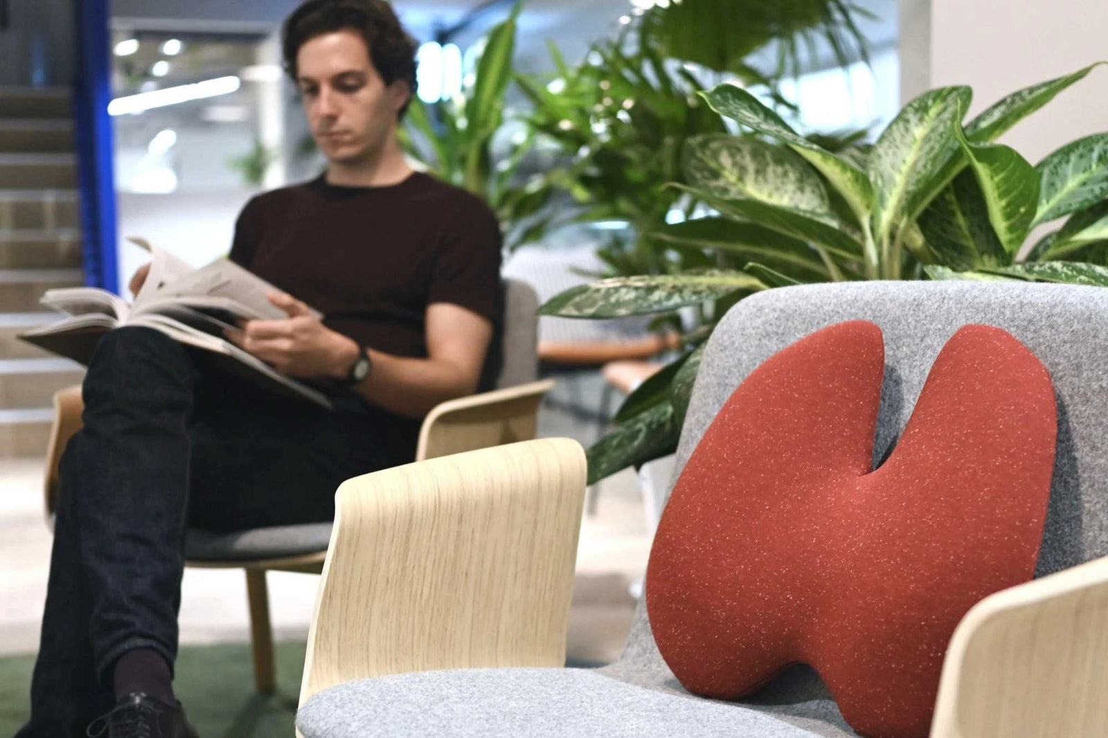 Large vs Small Lumbar Pillows: Why Size is Significant