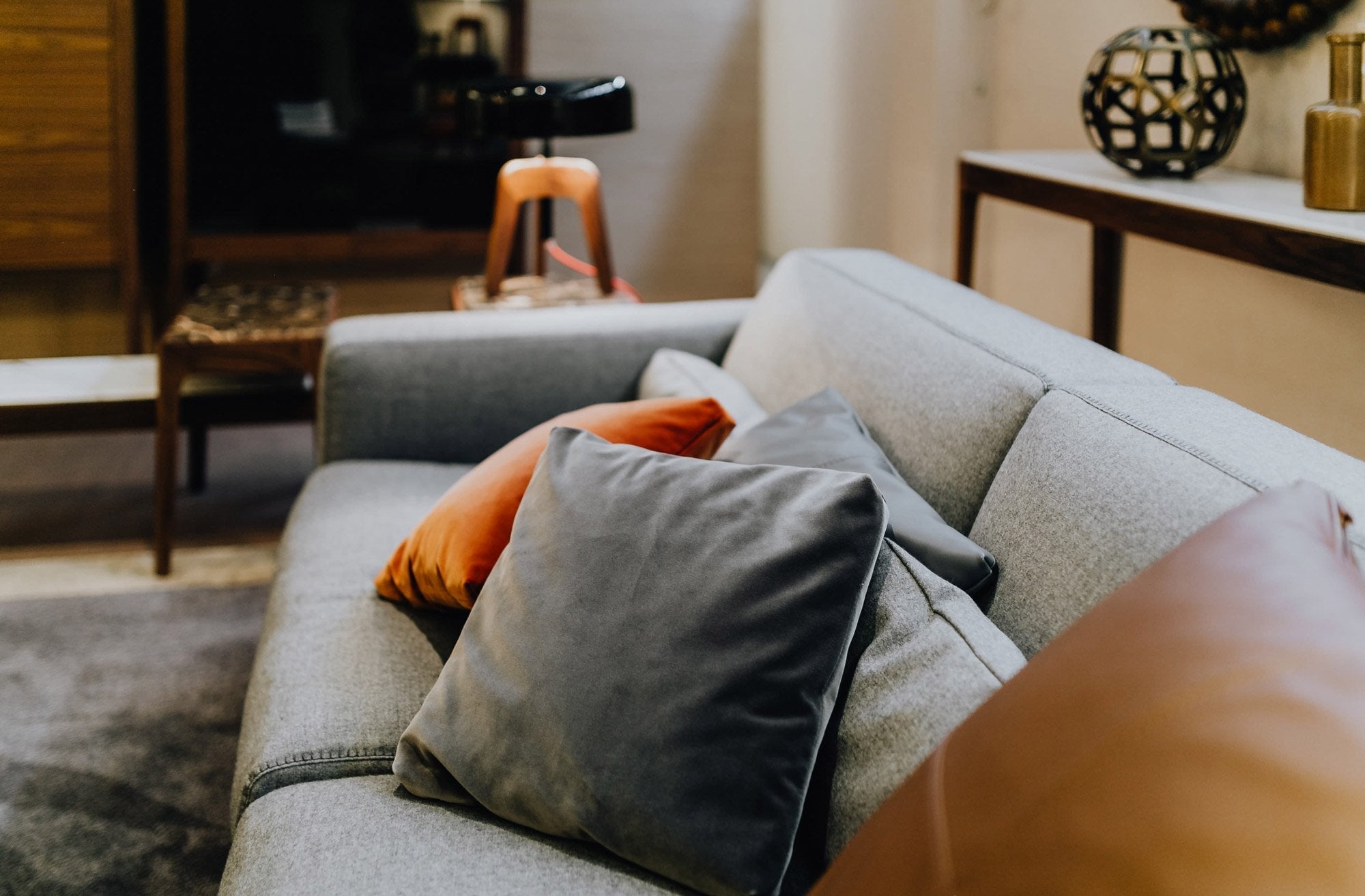 4 Reasons to Buy Grey Lumbar Pillows for Your Home