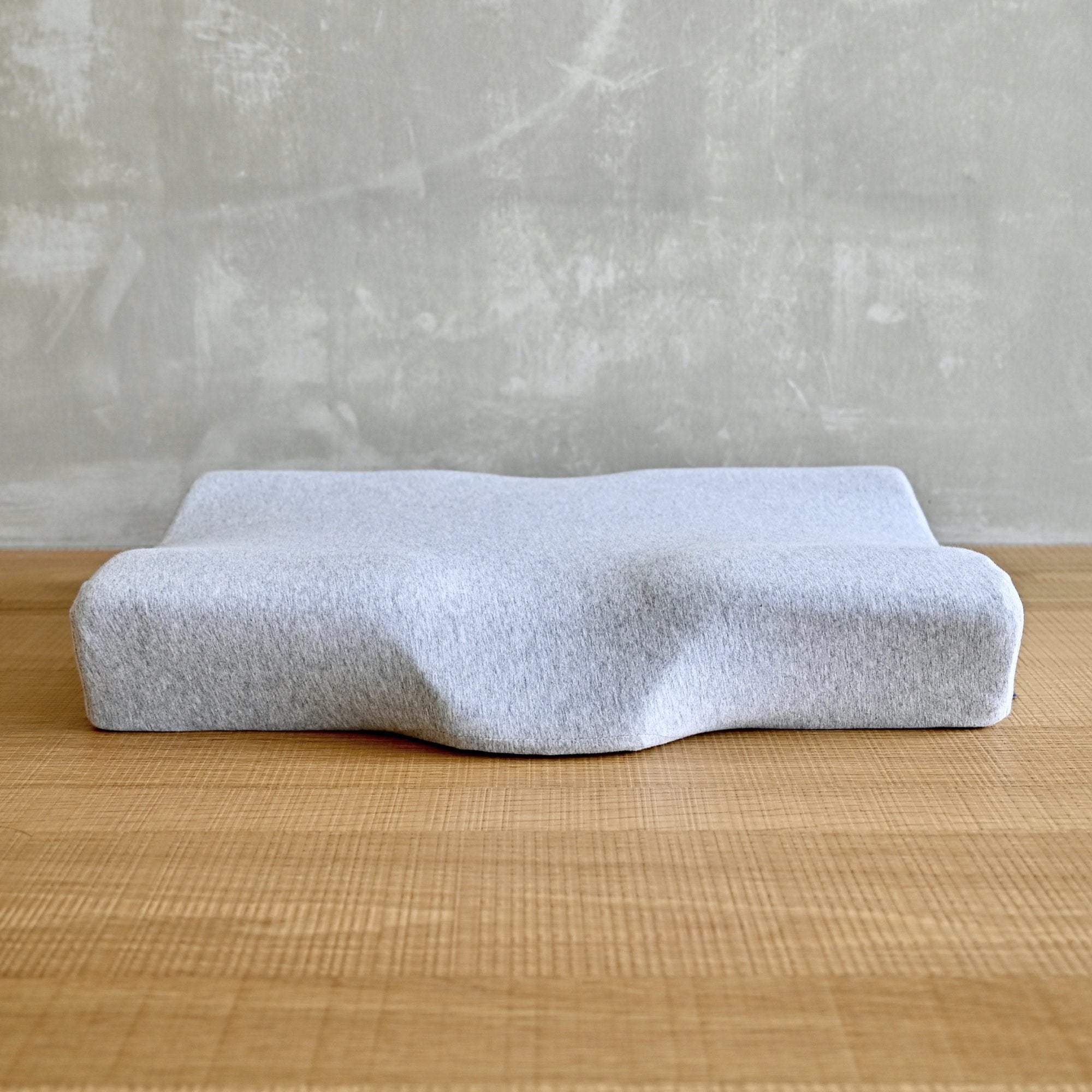 neck-relief-ergonomic-cervical-pillow-552686_2000x.jpg?v=1596623514
